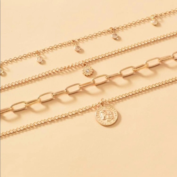 ❌SOLD❌ Layered Gold Necklace - Picture 5 of 5